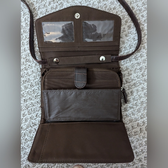 Ladies Croc-Embossed Crossbody Wallet - Picture 6 of 7